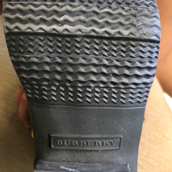 Size-31 Burberry rain boots used once - Picture 4 of 5